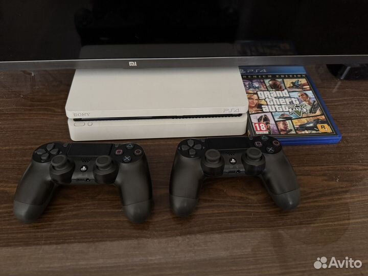 Sony PlayStation Slim PS4 с 130 играми и 2 джойст