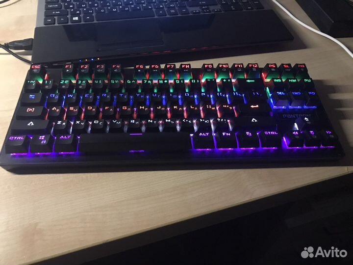 Игровая клавиатура с подсветкой