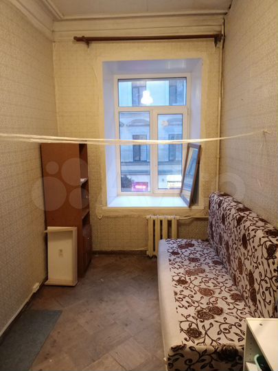 Комната 13 м² в > 9-к., 2/4 эт.