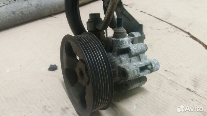 Насос гидроусилителя гур Toyota Avensis II AZT250