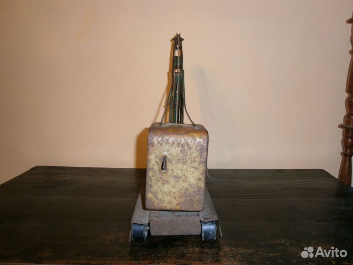 Старинная игрушка СССР железный экскаватор азлк