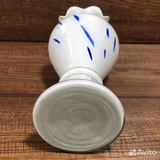 Ваза молочное стекло Красный май