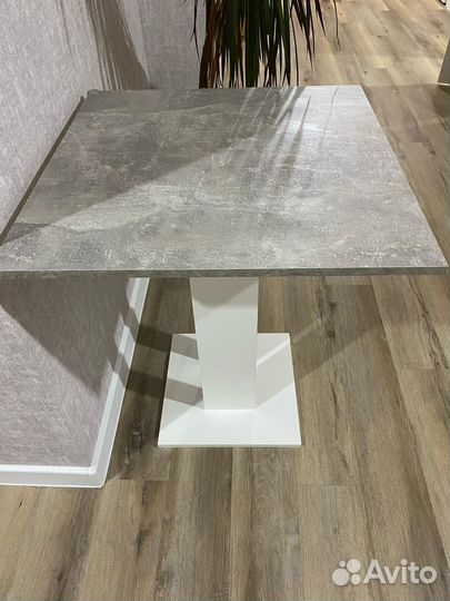 Стол обеденный