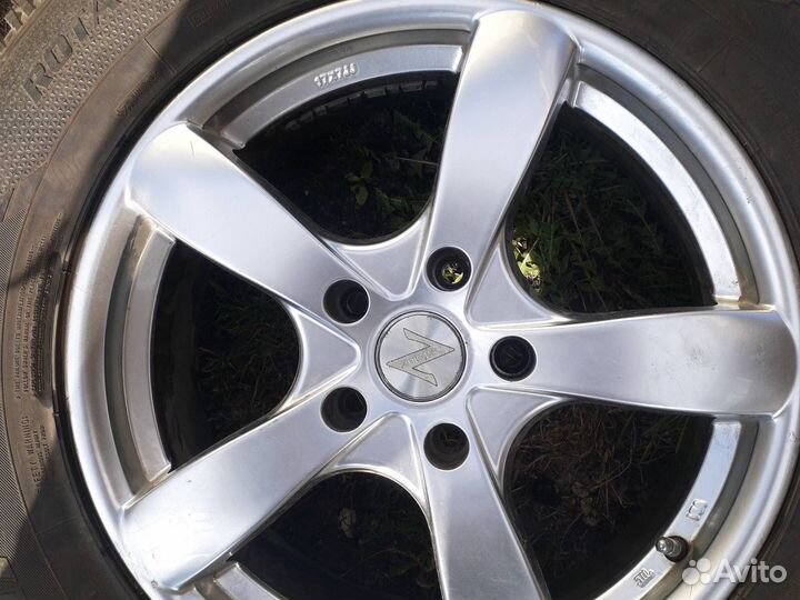 Goodyear UltraGrip 500 245/65 R17