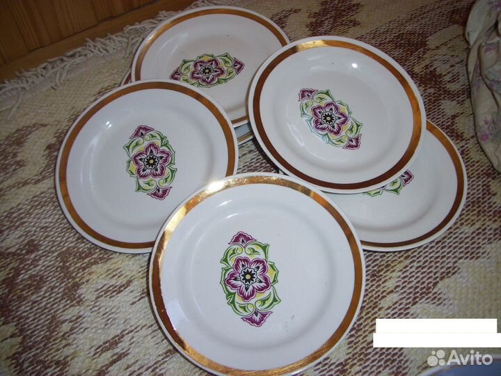 Тарелки 4 вида,супница,заварочные чайники