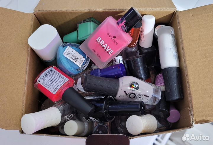 2,5 килограмма лаков для ногтей