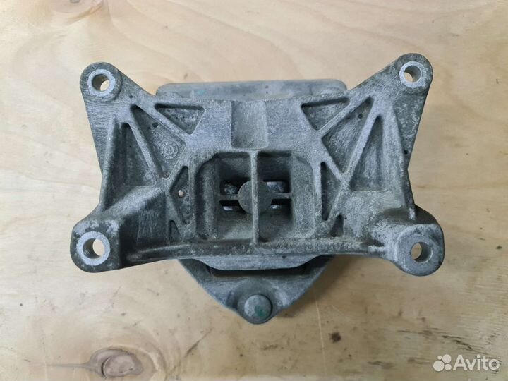 Подушка АКПП Mercedes CLS218 рест 4Matic