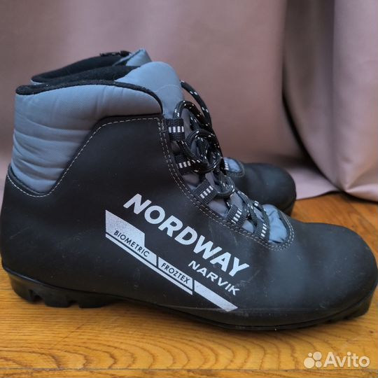 Лыжные ботинки