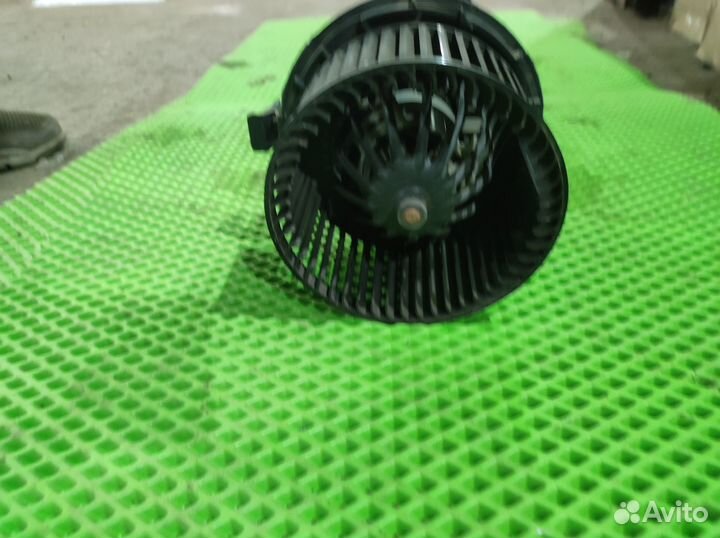 Вентилятор мотор печки отопителя Nissan note E11