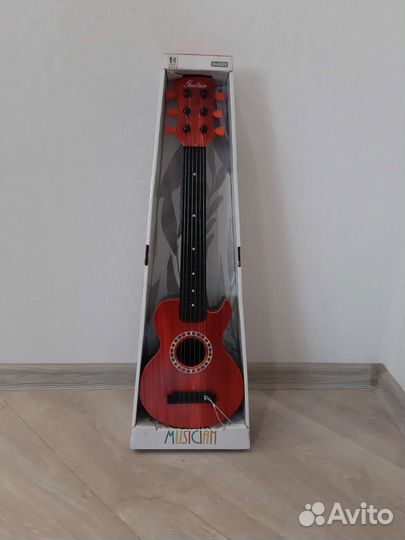 Игрушечная гитара