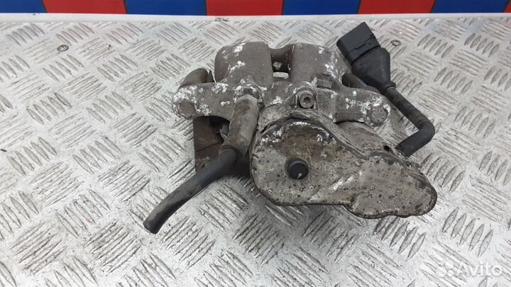 Суппорт задний левый Audi A8 D3/4E 2004