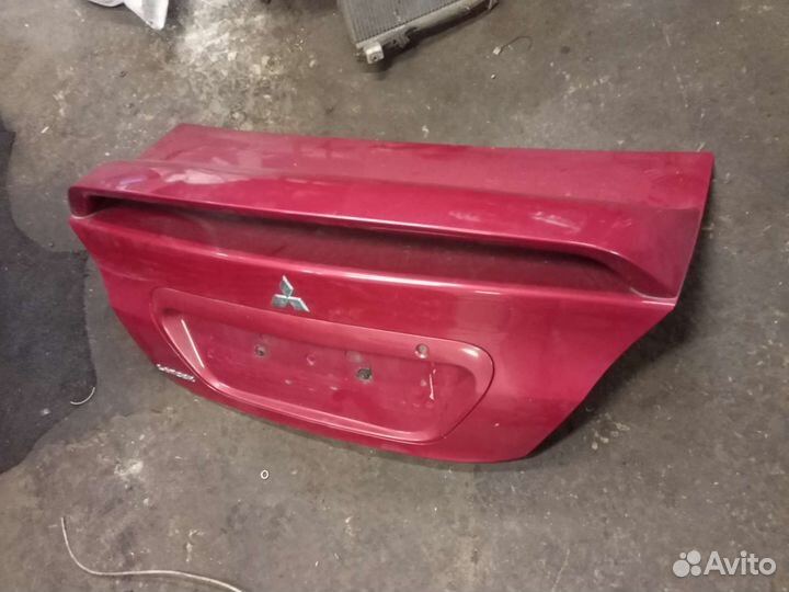 Крышка багажника Mitsubishi Lancer 9