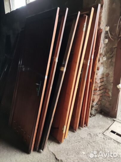 Продам двери деревянные с коробкой раритетные б/у