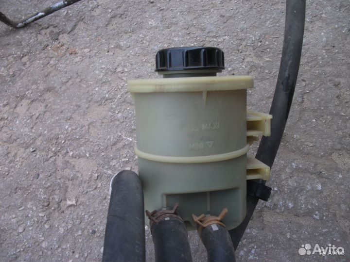 Рено Логан - бачок гура