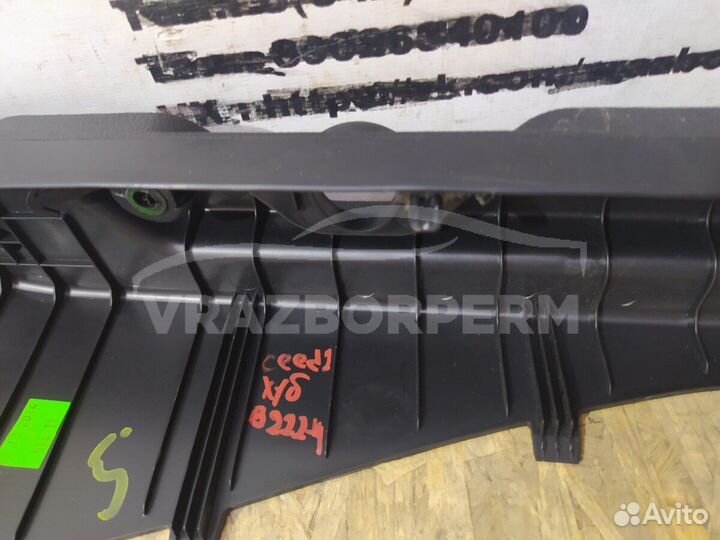 Держатель задней полки Kia Ceed