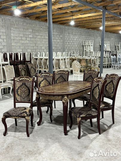 Стол и стулья 