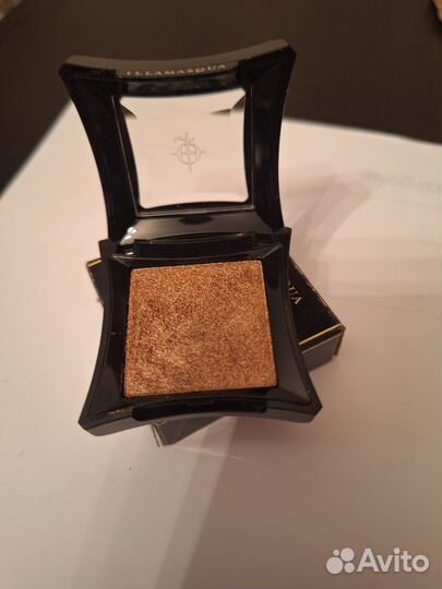 Тени для век, помада темно-красная