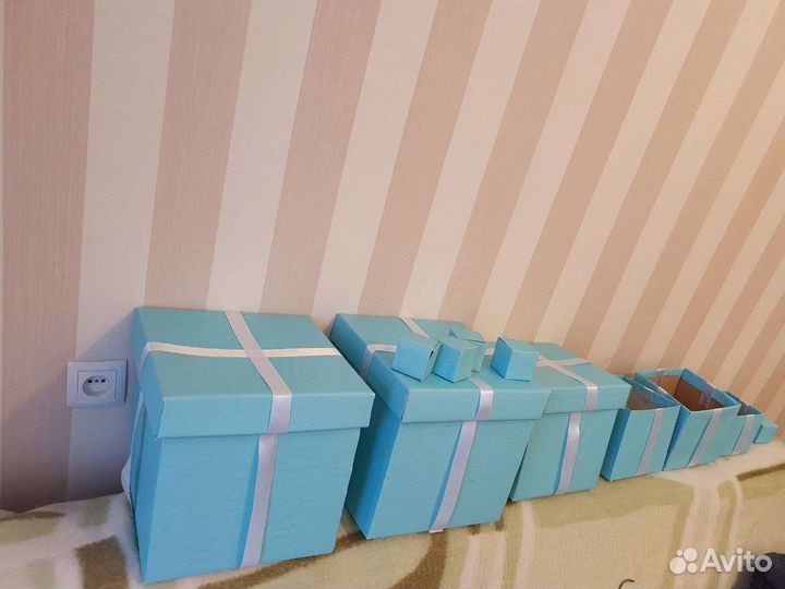 Картонные коробки цвета тиффани (бирюза)