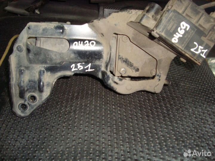 Кронштейн компрессора пневмоподвески W251 M113 A2513210040