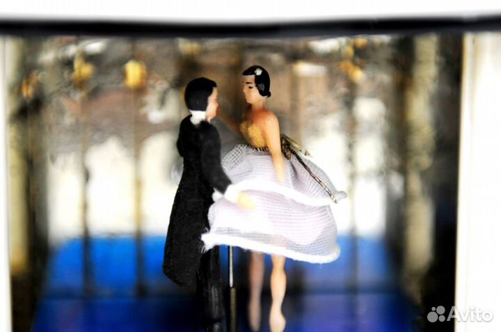 Бальный Зал Японская Музыкальная Шкатулка