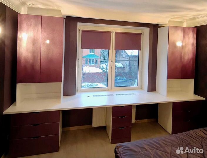 Рабочая зона в углу у окна