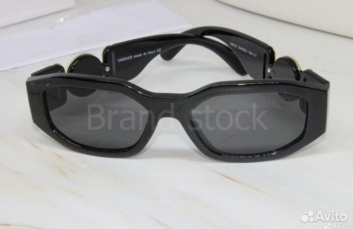 Солнцезащитные очки Versace