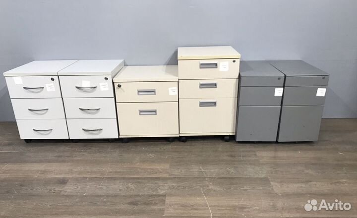 Светлая офисная тумба