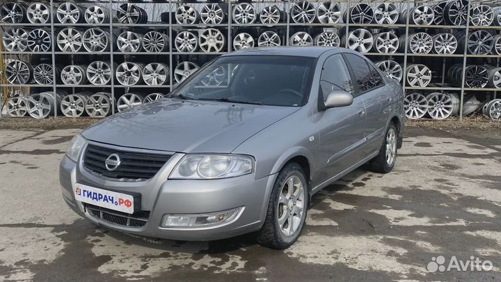 Рейка топливная Nissan Almera Classic (B10) 17520