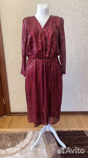 Вечернее платье в пайетках