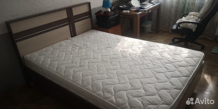 Продам кровать с матрасом