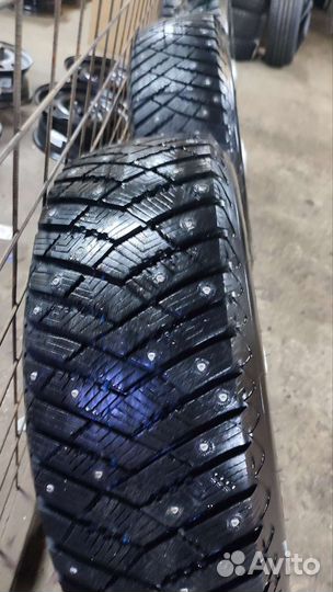 Goodyear UltraGrip Ice Arctic SUV 235/65 R17 108T