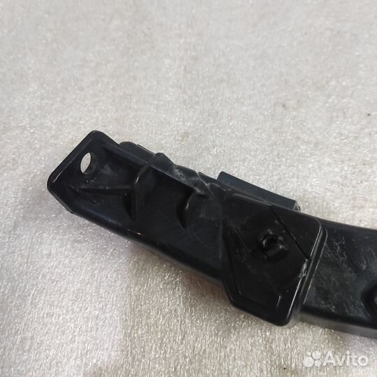 Кронштейн заднего бампера левый Kia Ceed ED