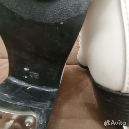 Коньки фигурные CCM размер 33