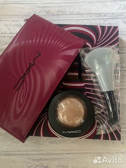 Набор косметики MAC пудра с кистью и косметичкой