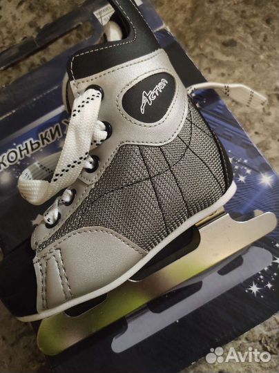 Коньки хоккейные action
