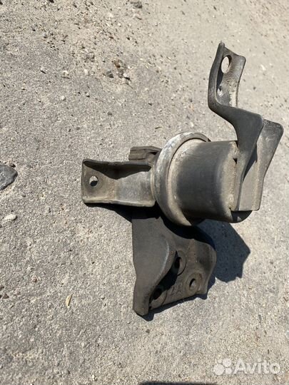 Опора двигателя Lancer 9