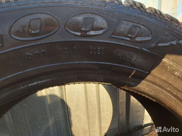 Goodyear UltraGrip 500 185/65 R15