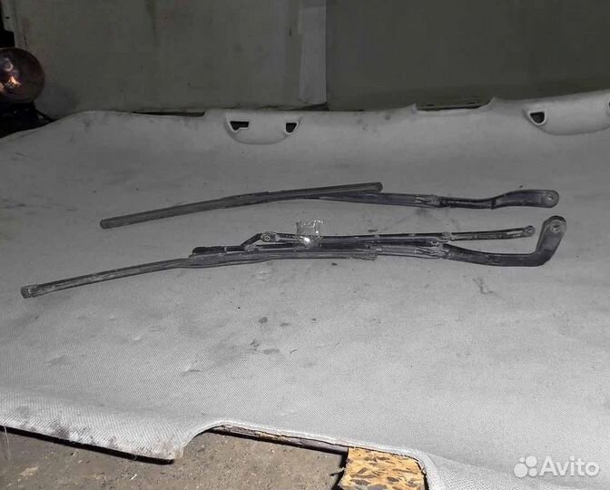 Поводок дворников правый Audi A8 D2