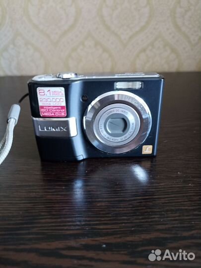 Компактный фотоаппарат