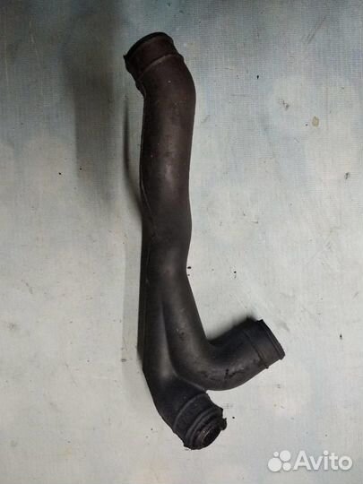 Патрубок вентиляции картерных газов 06a103221bh