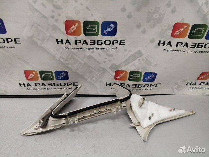 Накладка на стойку внутренняя задняя правая Ford