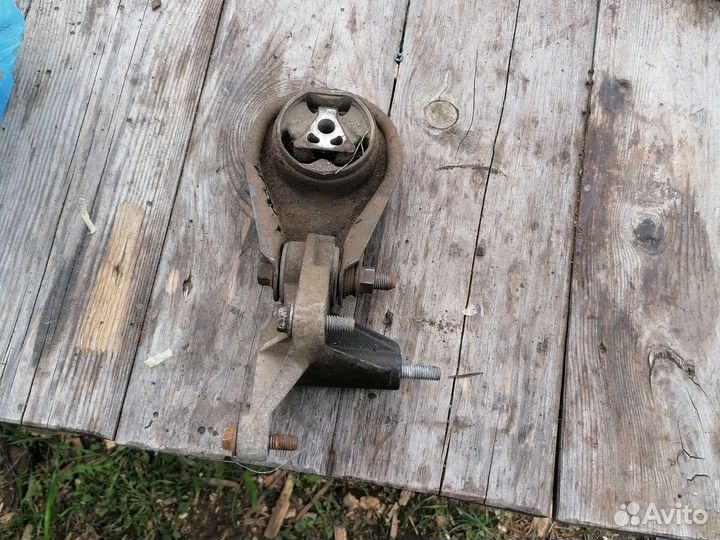 Подушка кпп ford focus 2