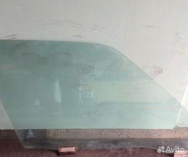 Продам стекло переднее правое BMW 3-Series e30
