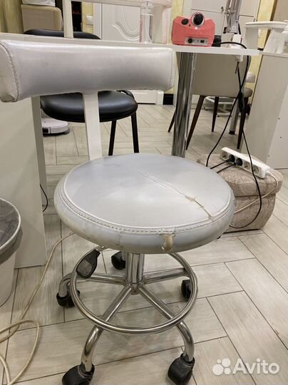 Стул на колесиках