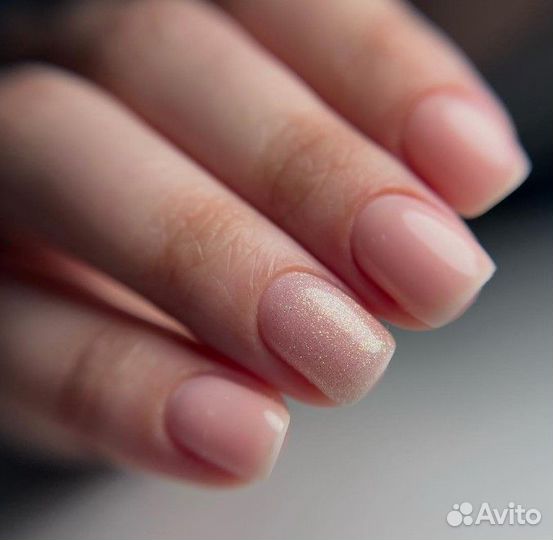 Модель на маникюр