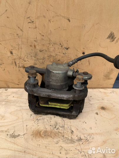 Передний левый суппорт BMW 1-Series E87 E81