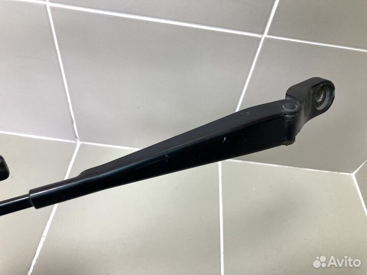 Повод стеклоочистителя прав Skoda Fabia 2010-2015