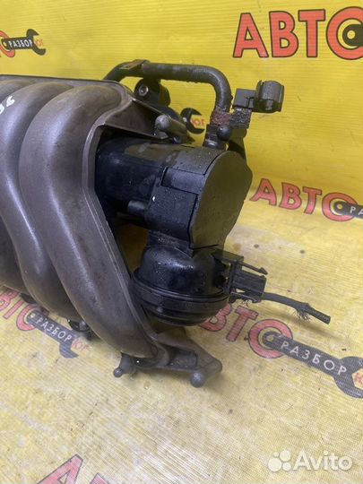 Коллектор впускной Volkswagen Golf MKM5 AXW 2004