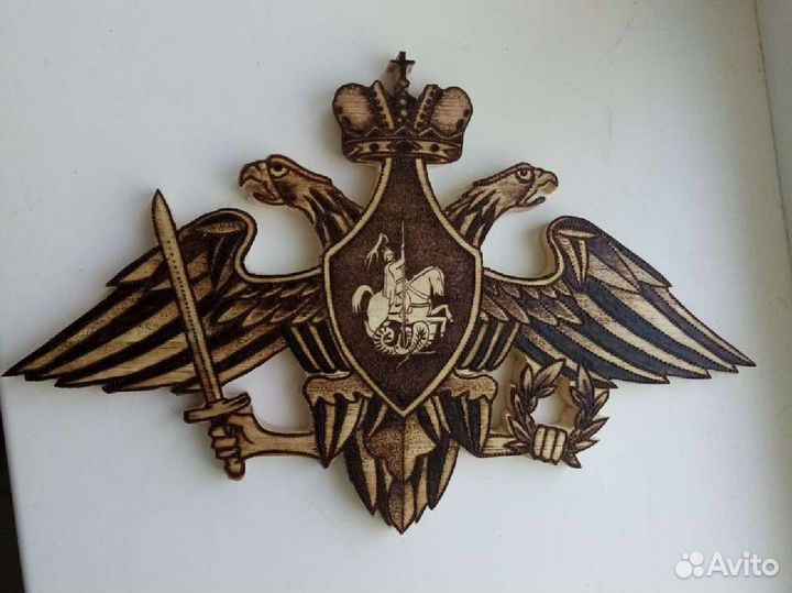 Герб силовых структур из дерева