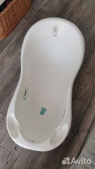 Продам ванночку с термометром и сливом